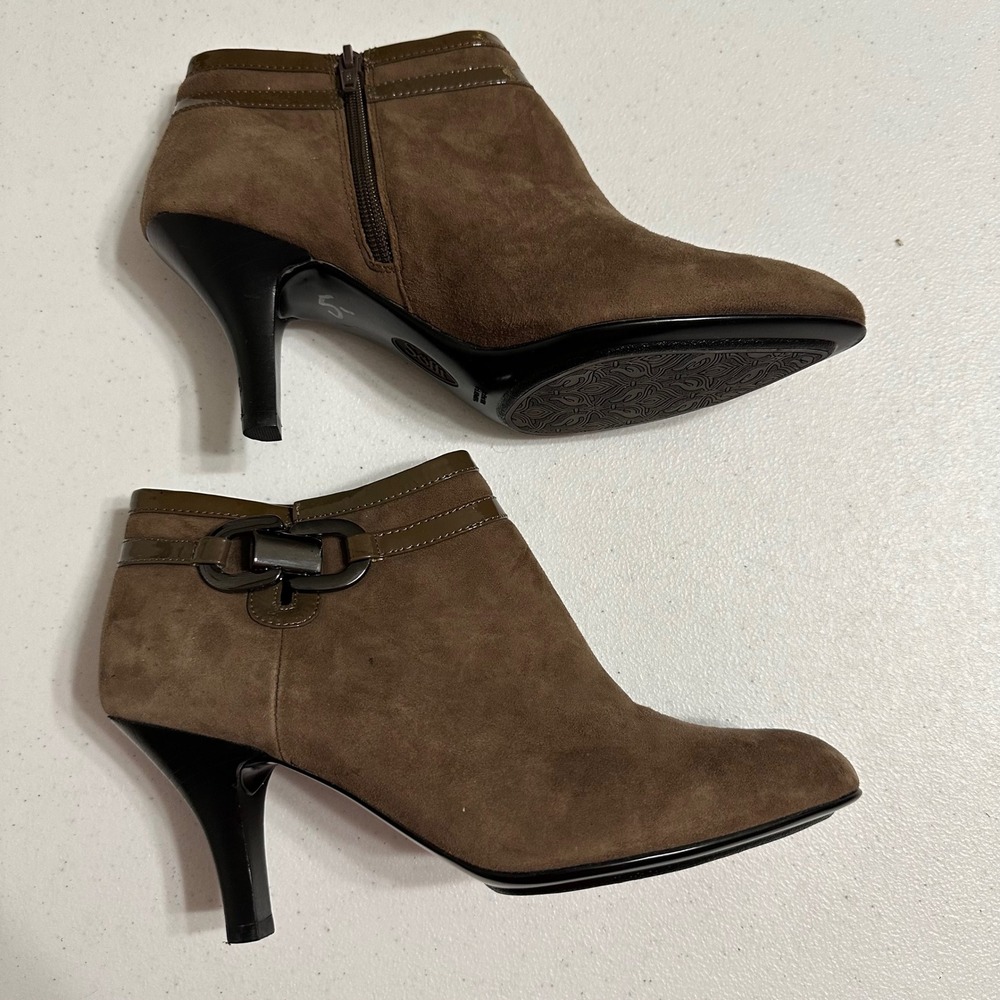 Sofft‎ Belvedere Brown Suede Ankle Boots Buckle Detail Block Heel Pointed Toe 9M